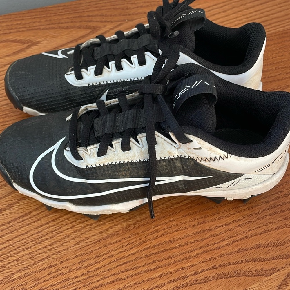 NIKE VAPOR EDGE SHARK 2 "FOOTBALL CLEATS" BLACK-WHITE-BLACK size 3Y